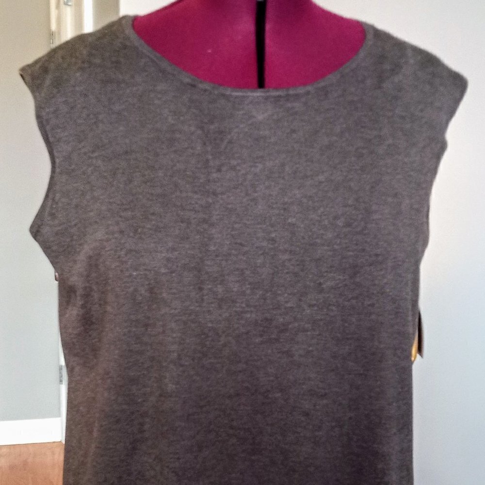 Jones New York Viscose/Rayon Sleeveless Knit Top
